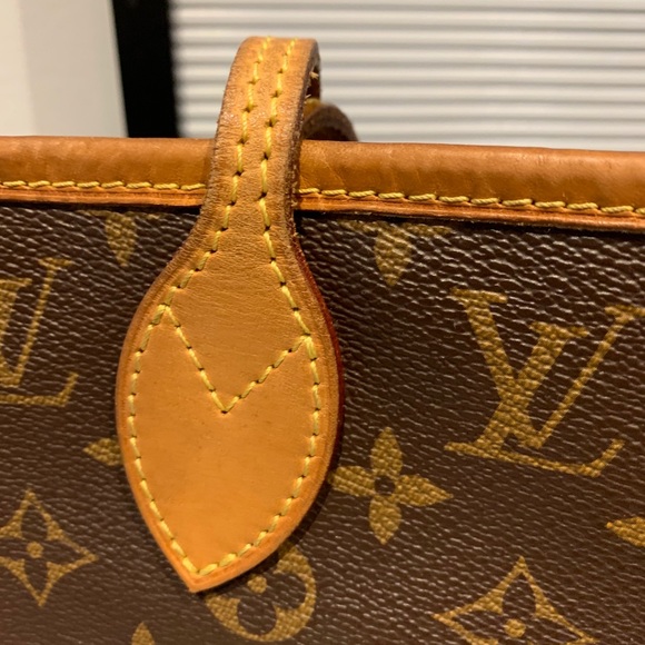 Louis Vuitton Monogram Neverfull MM - Picture 12 of 16